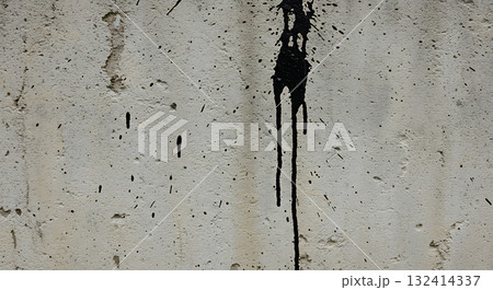 Discover the raw texture of distressed concrete with dramatic black paint splatters, perfect for urban grunge or abstract backgrounds. 132414337