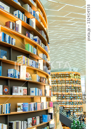 韓国のソウルにあるピョルマダン図書館の美しい風景 132414558