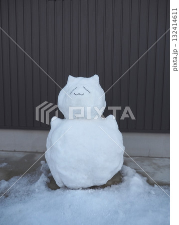 ねこ型の雪だるま ねこ型の雪だるま 132414611