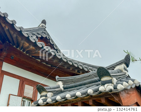 Traditional Korean house. Korean house roof 132414761
