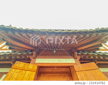 Traditional Korean house. Korean house roof 132414762