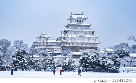 雪景色に包まれた城 雪景色に包まれた城 132415276