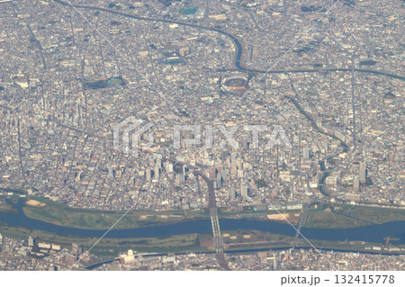 上空より望む：秋の埼玉県川口市（川口駅／中央地区周辺） 132415778