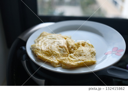 spanish egg omelette as typical lunch food 132415862