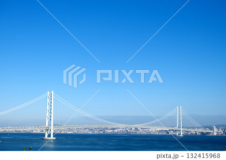 兵庫県淡路市_淡路SA(下り)からの明石海峡大橋1_2025年1月 132415968