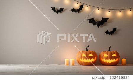 室内リビングに置く2つのジャックオーランタン、秋の夜ハロウィン 132416824