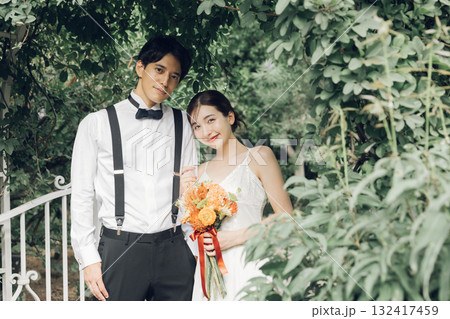 庭園でのウェディングフォト 132417459