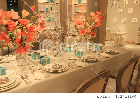 ニューヨーク冬の街並みとクリスマスイルミネーション観光風景、お土産、NintendoやTiffany 132418144