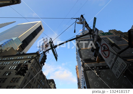 ニューヨーク冬の街並みとクリスマスイルミネーション観光風景、お土産、NintendoやTiffany 132418157