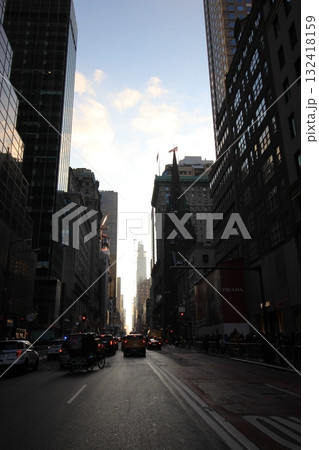 ニューヨーク冬の街並みとクリスマスイルミネーション観光風景、お土産、NintendoやTiffany 132418159