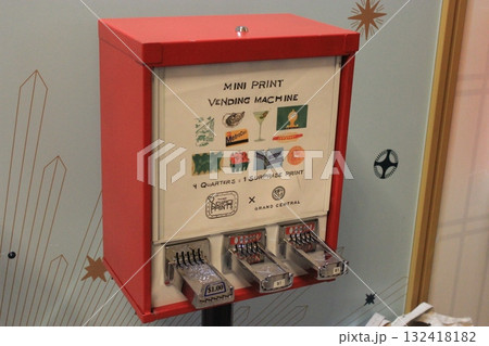 ニューヨーク冬の街並みとクリスマスイルミネーション観光風景、お土産、NintendoやTiffany 132418182