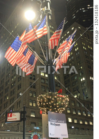 ニューヨーク冬の街並みとクリスマスイルミネーション観光風景、お土産、NintendoやTiffany ニューヨーク冬の街並みとクリスマスイルミネーション観光風景、お土産、NintendoやTiffany 132418186