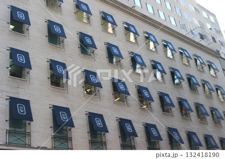 ニューヨーク冬の街並みとクリスマスイルミネーション観光風景、お土産、NintendoやTiffany 132418190