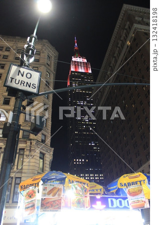 ニューヨーク冬の街並みとクリスマスイルミネーション観光風景、お土産、NintendoやTiffany ニューヨーク冬の街並みとクリスマスイルミネーション観光風景、お土産、NintendoやTiffany 132418198