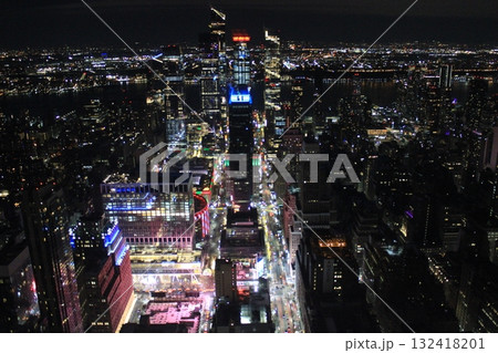 ニューヨーク冬の街並みとクリスマスイルミネーション観光風景、お土産、NintendoやTiffany 132418201