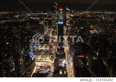 ニューヨーク冬の街並みとクリスマスイルミネーション観光風景、お土産、NintendoやTiffany 132418202