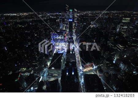 ニューヨーク冬の街並みとクリスマスイルミネーション観光風景、お土産、NintendoやTiffany ニューヨーク冬の街並みとクリスマスイルミネーション観光風景、お土産、NintendoやTiffany 132418203