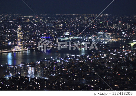 ニューヨーク冬の街並みとクリスマスイルミネーション観光風景、お土産、NintendoやTiffany ニューヨーク冬の街並みとクリスマスイルミネーション観光風景、お土産、NintendoやTiffany 132418209