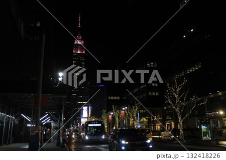 ニューヨーク冬の街並みとクリスマスイルミネーション観光風景、お土産、NintendoやTiffany ニューヨーク冬の街並みとクリスマスイルミネーション観光風景、お土産、NintendoやTiffany 132418226