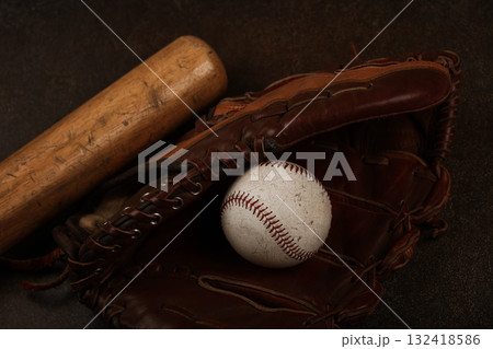 Baseball ball, wooden bat and vintage glove Baseball ball, wooden bat and vintage glove 132418586