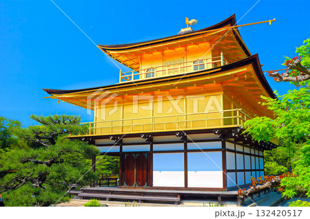 【京都府】黄金に輝く夏の金閣寺（鹿苑寺） 132420517