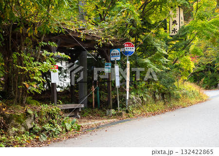 奥飛騨温泉郷《福地温泉》の秋　バス停 132422865