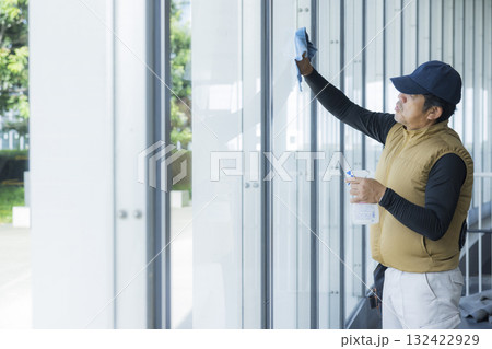 ビルの清掃員　   132422929