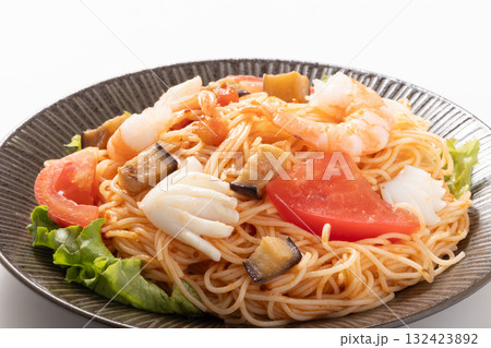 海老とイカのトマトカッペリーニ 海老とイカのトマトカッペリーニ 132423892