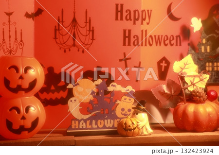 ハロウィンの装飾をしたデコレーションの静物 ハロウィンの装飾をしたデコレーションの静物 132423924