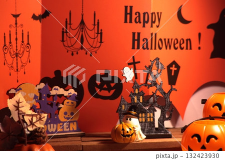 ハロウィン背景の装飾をしたハロウィン 132423930