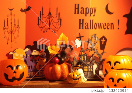 ハロウィンをイメージしたデコレーションの静物 132423934