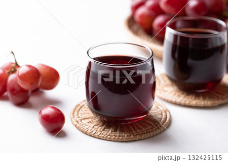Red grape juice in glass and fresh grapes fruit on white background, Healthy drink 132425115