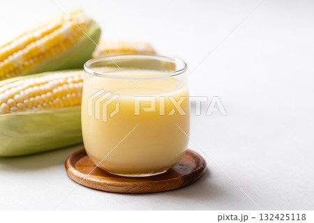 Sweetcorn milk in glass and fresh sweetcorn, Alternative milk from plant, dairy free Sweetcorn milk in glass and fresh sweetcorn, Alternative milk from plant, dairy free 132425118