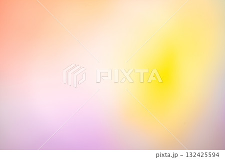 ピンクとイエローの柔らかなグラデーション背景 ピンクとイエローの柔らかなグラデーション背景 132425594