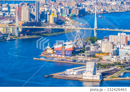 大阪港と大阪の街並 132426463