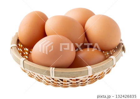透明背景(png)に竹かごに入った鶏の卵(赤玉) 透明背景(png)に竹かごに入った鶏の卵(赤玉) 132426835