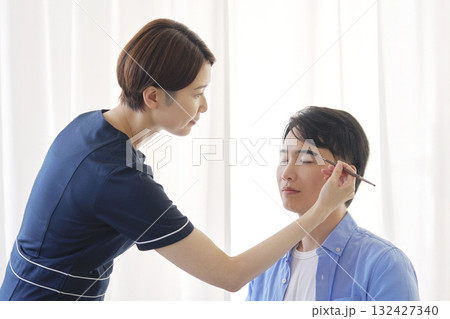 男性　20代　眉毛サロン 132427340
