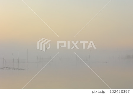 静かな朝 132428397