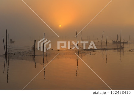 静かな朝 132428410