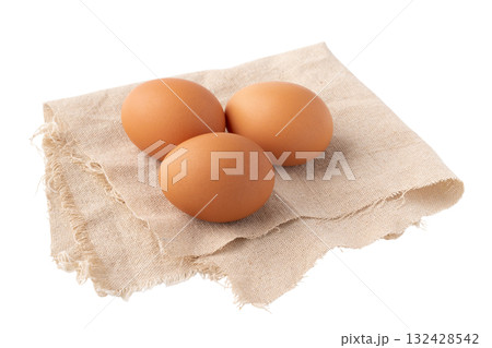 透明背景(png)に布の上に置かれた鶏の卵(赤玉) 透明背景(png)に布の上に置かれた鶏の卵(赤玉) 132428542
