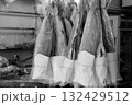 香港・徳輔道西で売られる塩干し魚（ハムユイ）。クサヤに似ていで臭いが美味。かつては安かったが今は高価 132429512