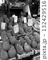 香港島の青果市場で売られるドリアン 132429516