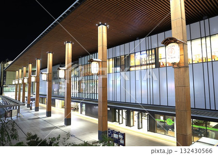 【JR東日本・しなの鉄道】夜の長野駅(北陸新幹線・信越本線・北しなの線) 【JR東日本・しなの鉄道】夜の長野駅(北陸新幹線・信越本線・北しなの線) 132430566