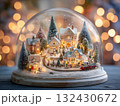 ガラスドームの中のミニチュアのクリスマスヴィレッジ / 幻想的なジオラマの世界 132430672