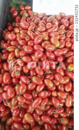 Cherry tomato red ripe fresh organic heap market produce vegetable food 132431732