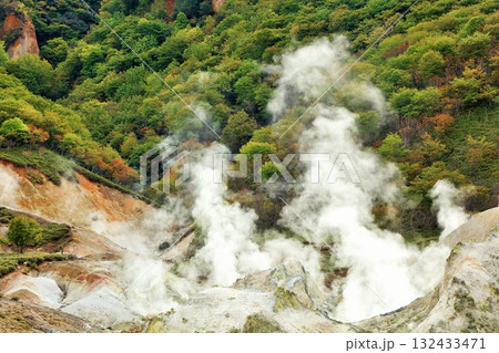 北海道　登別　地獄谷の風景 132433471