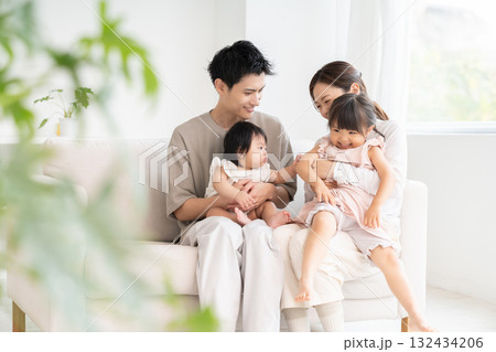 親娘 4人家族 親娘 4人家族 132434206