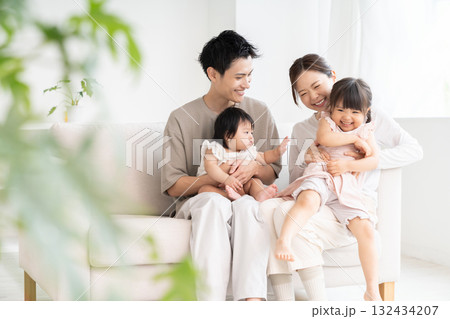 親娘 4人家族 親娘 4人家族 132434207