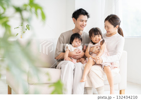 親娘 4人家族 親娘 4人家族 132434210