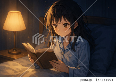 夜の静けさの中で本を読むアニメ美少女　暖かな灯りに包まれた癒しの時間 132434594